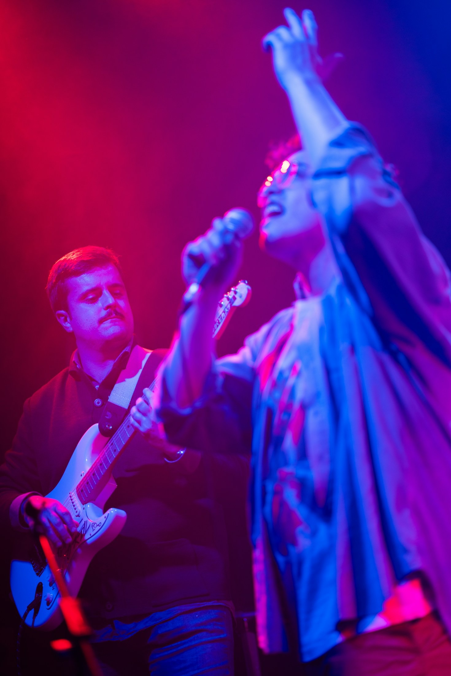 Zes mannen, één vrouw: de dynamiek achter ons bluesgeluid